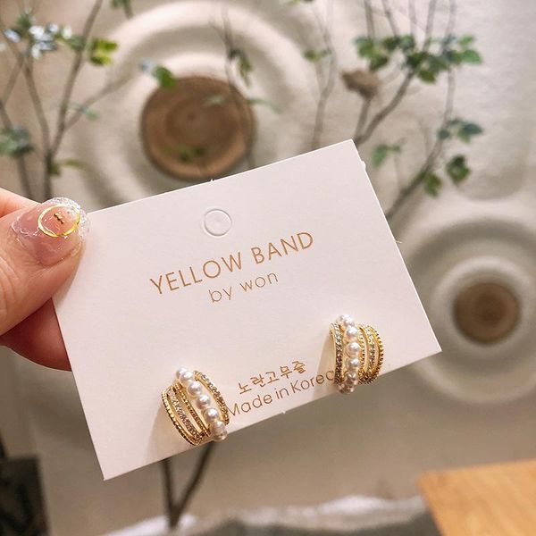 korean new design fashion jewelry multi-layer copper inlaid zircon fine c-shaped metal small hoop pearl elegant female earrings, Golden;silver
korean new design fashion jewelry multi-layer copper inlaid zircon fine c-shaped metal small hoop pearl elegant female earrings, Golden;silver