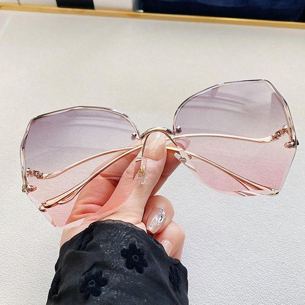 irregular crystal cutting frame brand sunglasses for women new vintage alloy cat eye gradient elegant glasses female bent shades, White;black
irregular crystal cutting frame brand sunglasses for women new vintage alloy cat eye gradient elegant glasses female bent shades, White;black