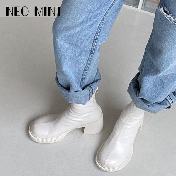 2021 new ankle boots for women thick bottom round toe genuine leather boots black white all-match botas feminina platform shoes1
2021 new ankle boots for women thick bottom round toe genuine leather boots black white all-match botas feminina platform shoes1