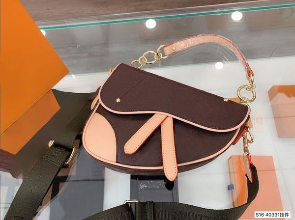 retro small square bags luxury lady designer shoulder crossbody leather printing mini lock flap bag with box wholesale
retro small square bags luxury lady designer shoulder crossbody leather printing mini lock flap bag with box wholesale