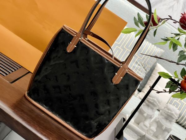 2022 ladies totes bags fashion classic handbag leather print shoulder bag wallet
2022 ladies totes bags fashion classic handbag leather print shoulder bag wallet