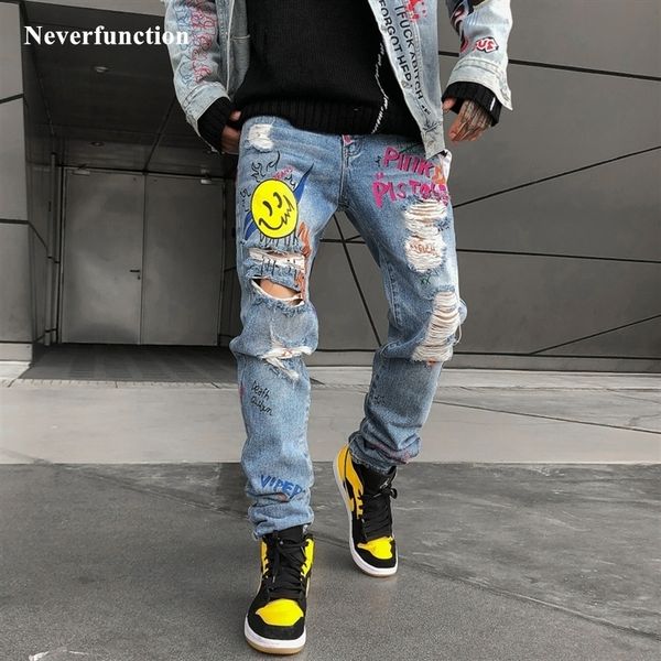 men ripped street graffiti printed beggar jeans hipster hip hop knee holes distressed loose cotton casual denim trousers 201116, Blue
men ripped street graffiti printed beggar jeans hipster hip hop knee holes distressed loose cotton casual denim trousers 201116, Blue