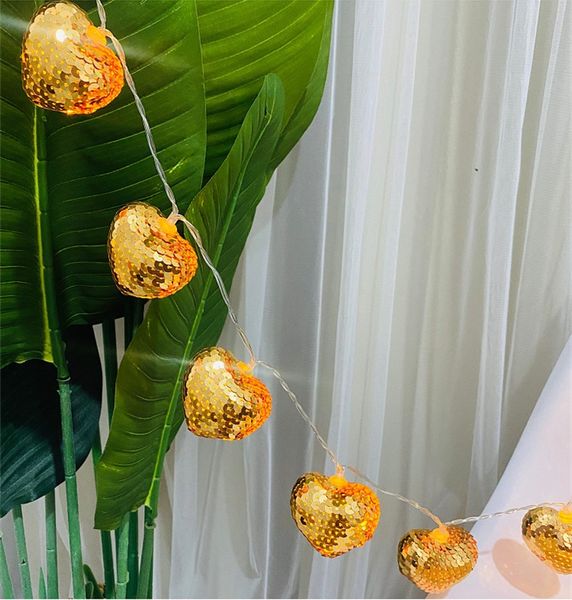 2020 new scaly love heart light string luminous sequin gold love heart led light string ins nordic style decorative light
2020 new scaly love heart light string luminous sequin gold love heart led light string ins nordic style decorative light