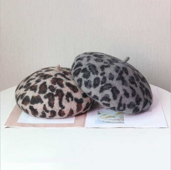 berets fashionable wool printing 2021 autumn winter fur painter outdoor casual summer hats for women beret homme, Blue;gray
berets fashionable wool printing 2021 autumn winter fur painter outdoor casual summer hats for women beret homme, Blue;gray
