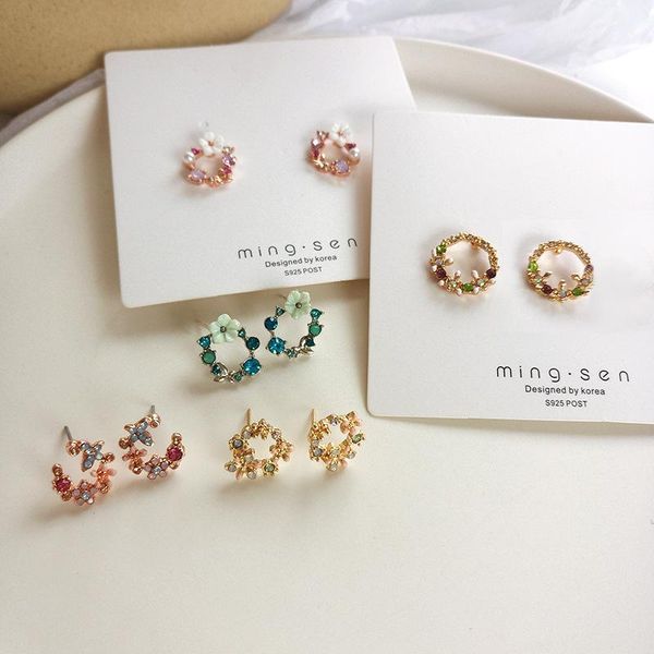 cute korean personality small flower stud earrings for women temperament simple fashion metal female bling crystal earrings, Golden;silver
cute korean personality small flower stud earrings for women temperament simple fashion metal female bling crystal earrings, Golden;silver