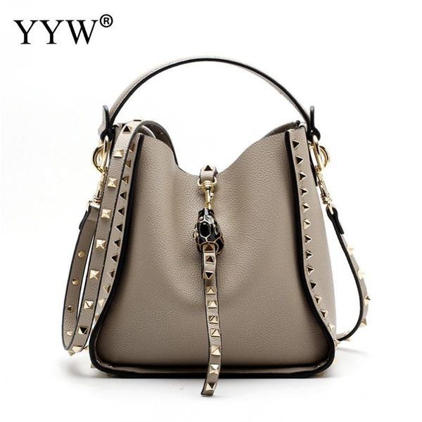 cowhide rivet bucket bag for women handbag casual shoulder bags female crossbody bag attached with hanging strap bolsa feminina
cowhide rivet bucket bag for women handbag casual shoulder bags female crossbody bag attached with hanging strap bolsa feminina