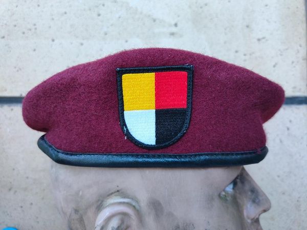 united states u.s. army 3th airborne special forces group wool red beret hat, Blue;gray
united states u.s. army 3th airborne special forces group wool red beret hat, Blue;gray