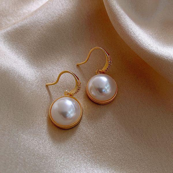 pearl vintage round women dangle earrings double-sided new fashion style korean ear accessories simple female jewelry, Golden;silver
pearl vintage round women dangle earrings double-sided new fashion style korean ear accessories simple female jewelry, Golden;silver