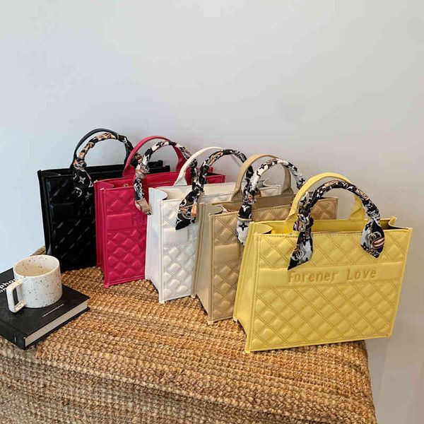 2022 factory wholesale new texture lingge large women's fashion high-capacity messenger foreign style personalized portable shoulder ba
2022 factory wholesale new texture lingge large women's fashion high-capacity messenger foreign style personalized portable shoulder ba
