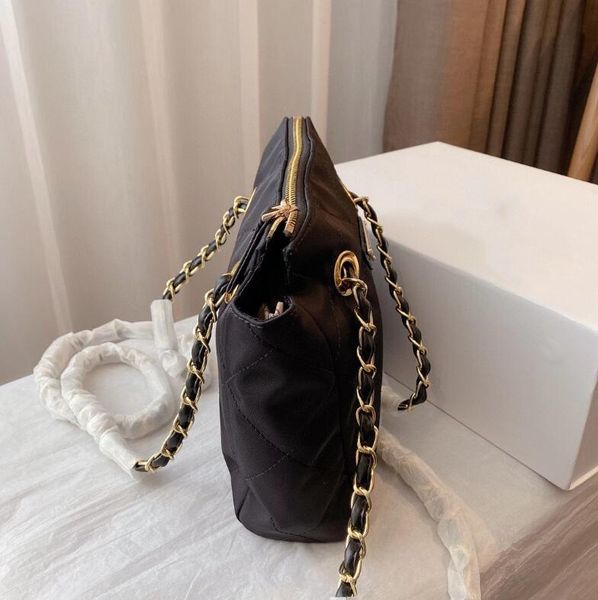 2020 конструктор сумки кошельки нейлоновые мешки плеча женщин crossbody сумка totes мода лучшие качества женщины сумка 
2020 конструктор сумки кошельки нейлоновые мешки плеча женщин crossbody сумка totes мода лучшие качества женщины сумка