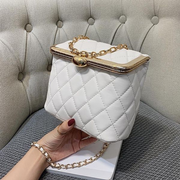 brand original design embroidery bag 2020 fashionable new fashion chain single shoulder messenger box square bag
brand original design embroidery bag 2020 fashionable new fashion chain single shoulder messenger box square bag