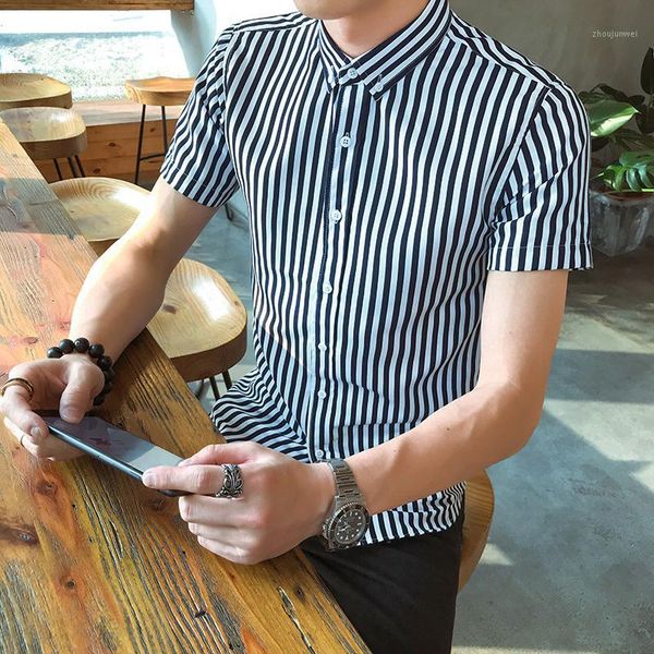 new brand of men's stripe slim shirt, a number of buttons decorated short-sleeved shirt, evening shirt1, White;black
new brand of men's stripe slim shirt, a number of buttons decorated short-sleeved shirt, evening shirt1, White;black
