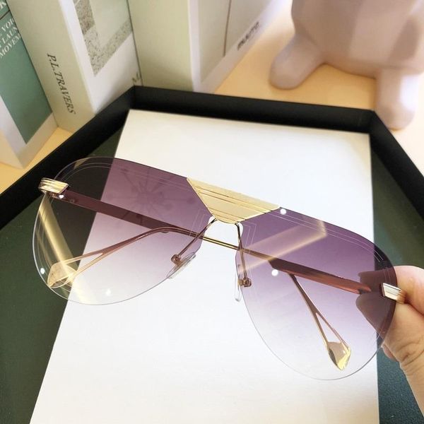 2020 new fashion men luxury pilot's sunglasses women vintage brand design oversized sun glasses female men shades oculos uv400, White;black
2020 new fashion men luxury pilot's sunglasses women vintage brand design oversized sun glasses female men shades oculos uv400, White;black