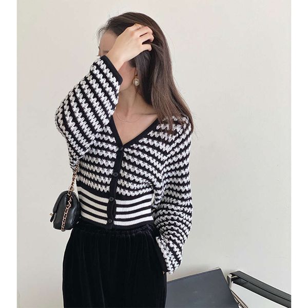 2020 new autumn net red bubble sleeve women's high waist short cardigan striped sweater fashion, White;black
2020 new autumn net red bubble sleeve women's high waist short cardigan striped sweater fashion, White;black