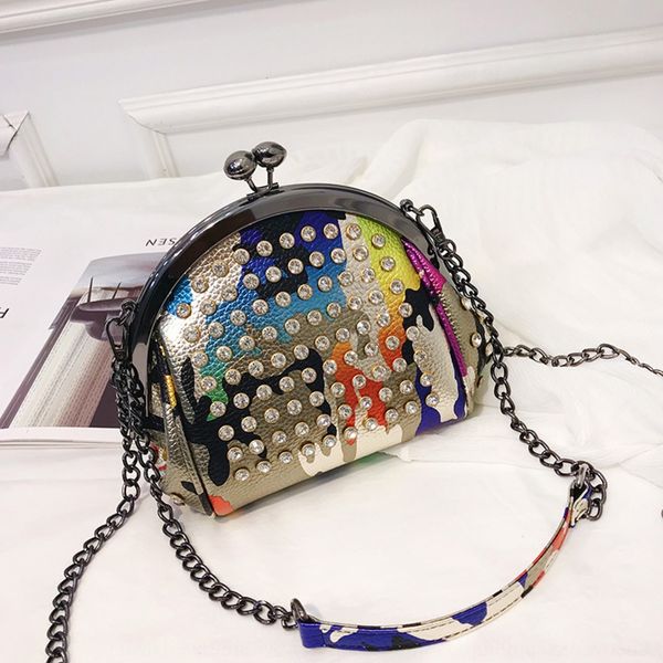 personalized diamond inlaid shell shell 2019 new korean style women's bag chain versatile one shoulder straddle bag ry776
personalized diamond inlaid shell shell 2019 new korean style women's bag chain versatile one shoulder straddle bag ry776