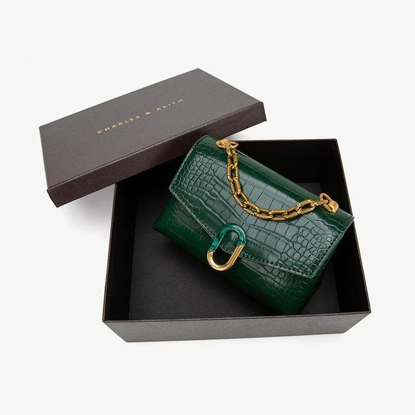 cross body ladies triangle bag 2021 chain messenger small women's shoulder handbag fashion designer
cross body ladies triangle bag 2021 chain messenger small women's shoulder handbag fashion designer