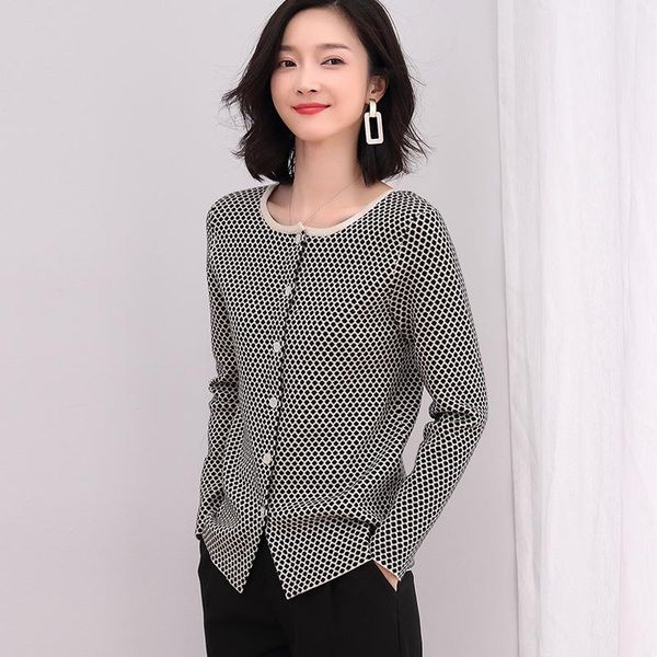 women's knits & tees knitted cardigan sweaters women 2021 korean autumn black blue plaid outwear sweater fashion loose cardigans for fe, White
women's knits & tees knitted cardigan sweaters women 2021 korean autumn black blue plaid outwear sweater fashion loose cardigans for fe, White