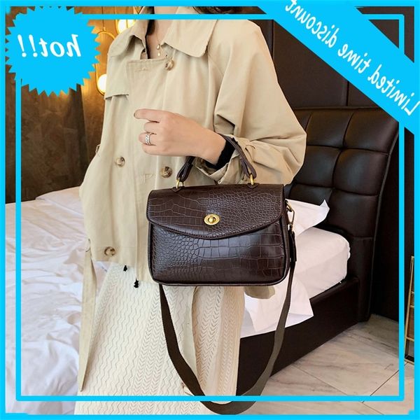 2020 new korean women's spring and summer messenger bag personality solid color portable wide strap single shoulder
2020 new korean women's spring and summer messenger bag personality solid color portable wide strap single shoulder