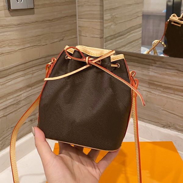 women mini bucket bag crossbody shoulder bags chameleon skin canvas speedy handbag letter light key belt
women mini bucket bag crossbody shoulder bags chameleon skin canvas speedy handbag letter light key belt