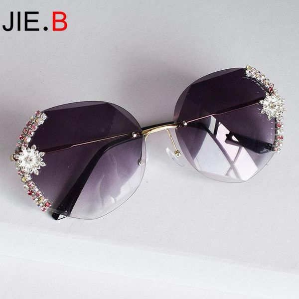 fashion net red women's sunglasses, lightweight and luxurious diamond sunglasses with uv protection, White;black
fashion net red women's sunglasses, lightweight and luxurious diamond sunglasses with uv protection, White;black