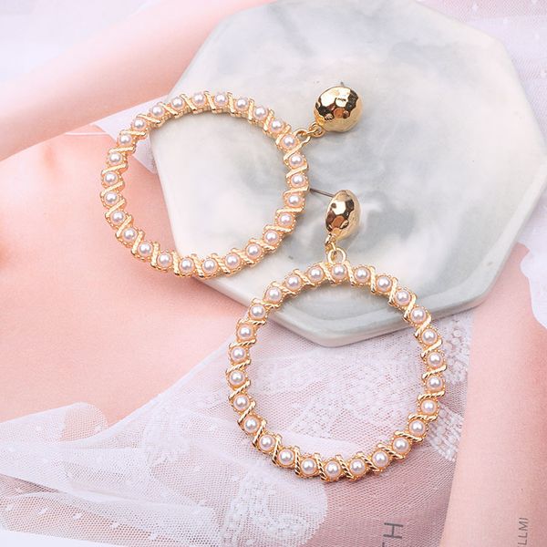 Dongdaemun, South Korea 2020 new fashion exaggerated large circle rice pearl earrings ins net red pearl earrings female
Dongdaemun, South Korea 2020 new fashion exaggerated large circle rice pearl earrings ins net red pearl earrings female
