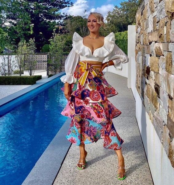 2021 australian minority with the same flounce white shirt + layer printed cake long half skirt fashion suit spring, Black;pink
2021 australian minority with the same flounce white shirt + layer printed cake long half skirt fashion suit spring, Black;pink