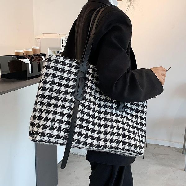 veryme women handbags large capacity ladies shoulder bag harajuku daily female bags fashion shopping totes for women
veryme women handbags large capacity ladies shoulder bag harajuku daily female bags fashion shopping totes for women