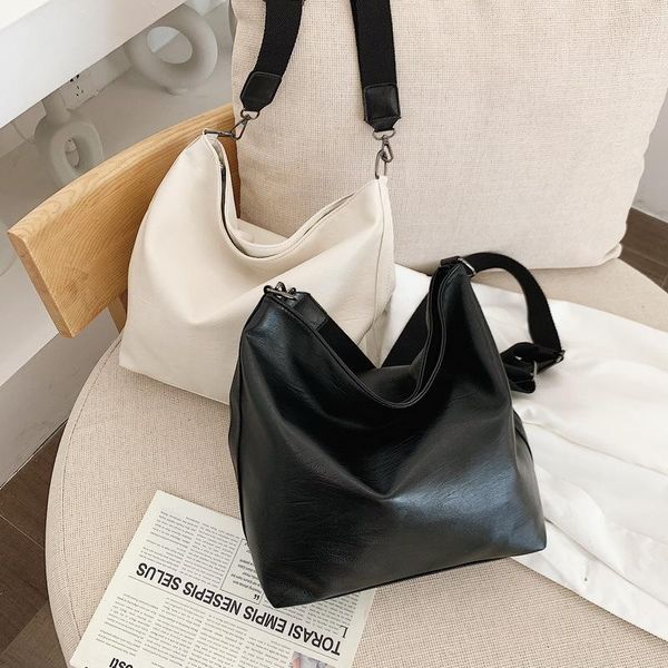 2020 new european and american women's bag casual large-capacity travel bag over-the-shoulder soft leather pu leather
2020 new european and american women's bag casual large-capacity travel bag over-the-shoulder soft leather pu leather
