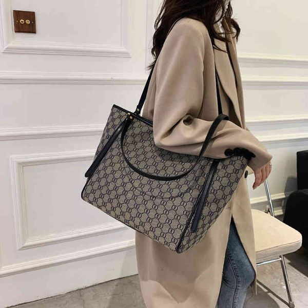 2022 factory wholesale new model large capacity portable small crowd versatile tote high sense single shoulder messenger bags, Black;red
2022 factory wholesale new model large capacity portable small crowd versatile tote high sense single shoulder messenger bags, Black;red