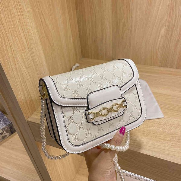 2022 latest handbag factory store popular saddle women's red small square wide belt single shoulder
2022 latest handbag factory store popular saddle women's red small square wide belt single shoulder