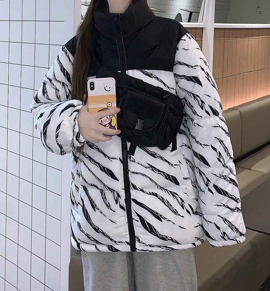famouse stylist 21aw classical men casual down coats outdoor warm women jacket streewear parkas couple clothing simple outwear, Black
famouse stylist 21aw classical men casual down coats outdoor warm women jacket streewear parkas couple clothing simple outwear, Black