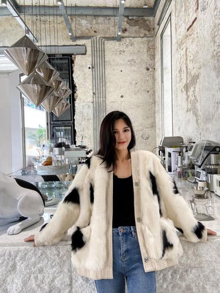 women new 2020 autumn winter real fur coats fashion female genuine lambswool outwear warm patchwork sheep shearing jacket l7581, Black
women new 2020 autumn winter real fur coats fashion female genuine lambswool outwear warm patchwork sheep shearing jacket l7581, Black