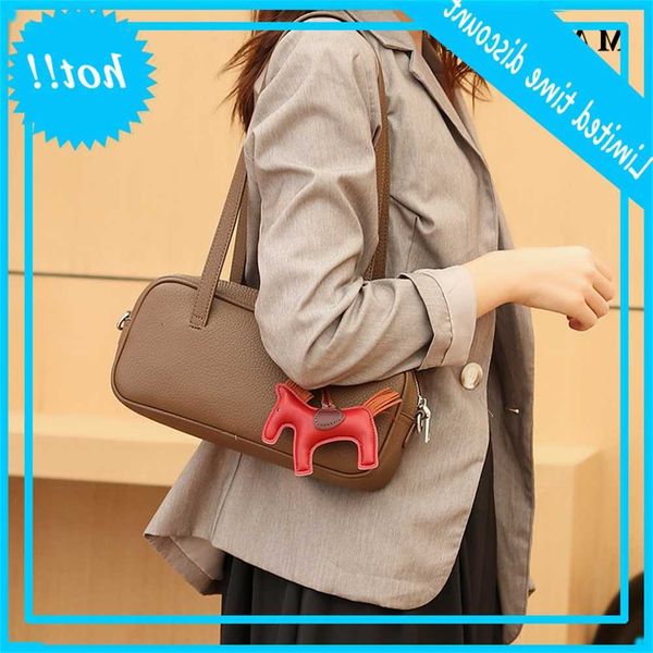 maidudu women's 2020 new high capacity armpit pony pendant pillow portable shoulder bag
maidudu women's 2020 new high capacity armpit pony pendant pillow portable shoulder bag