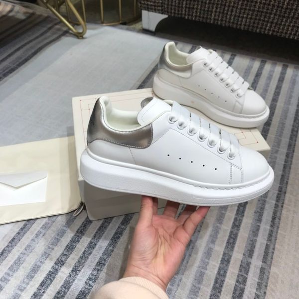 women and men's white shoes designer luxury brand flat sneaker couples contracted design very comfortable, Red;white
women and men's white shoes designer luxury brand flat sneaker couples contracted design very comfortable, Red;white