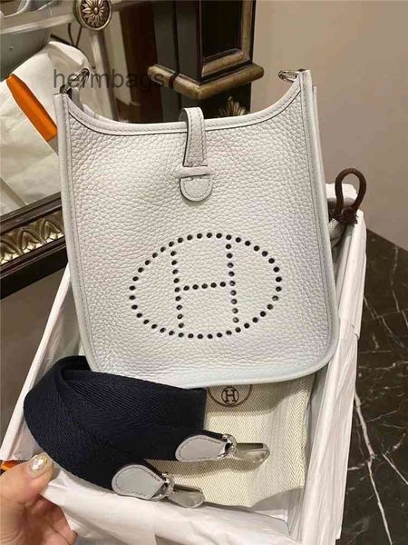 2022 designer handbags herms hands shoulder full leather everyn hollow out h letter mini29 messenger women's bag
2022 designer handbags herms hands shoulder full leather everyn hollow out h letter mini29 messenger women's bag