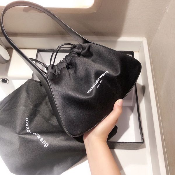 brand new women's bags european and american2020 fadrawstring pouch drawstring bag for women waterproof canvas bucket messeng g788, Black
brand new women's bags european and american2020 fadrawstring pouch drawstring bag for women waterproof canvas bucket messeng g788, Black