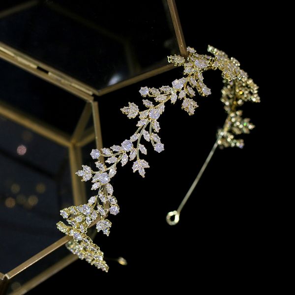 classic crystal wedding headwear zirconia hairband hair headdress bridal crown dinner party accessories q1218, White;golden
classic crystal wedding headwear zirconia hairband hair headdress bridal crown dinner party accessories q1218, White;golden