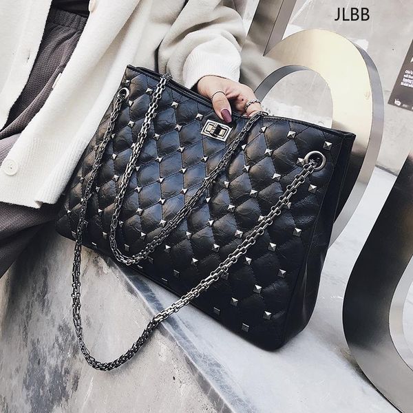 luxury design rivet chain large women shoulder crossbody bags 2021 new diamond lattice ladies messenger bags tote female purses
luxury design rivet chain large women shoulder crossbody bags 2021 new diamond lattice ladies messenger bags tote female purses