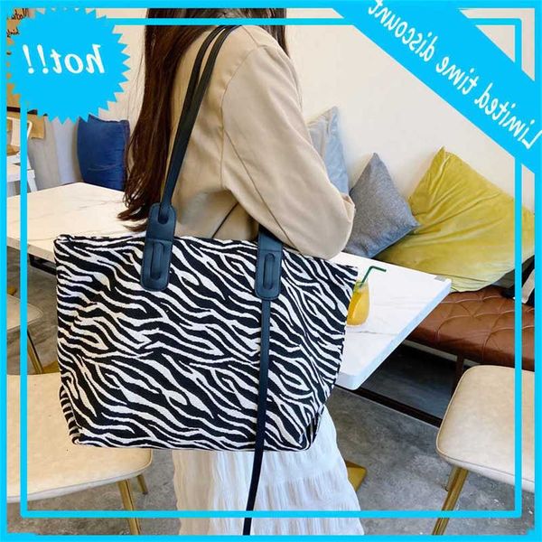 010192 net red leopard women's 2020 new chaotuote niche design college students shopping bag
010192 net red leopard women's 2020 new chaotuote niche design college students shopping bag