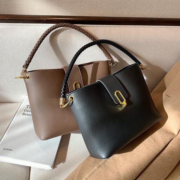 shoulder bags niche design senior handbags fashion western-style messenger bag bucket underarm dual-use width: 30cm
shoulder bags niche design senior handbags fashion western-style messenger bag bucket underarm dual-use width: 30cm