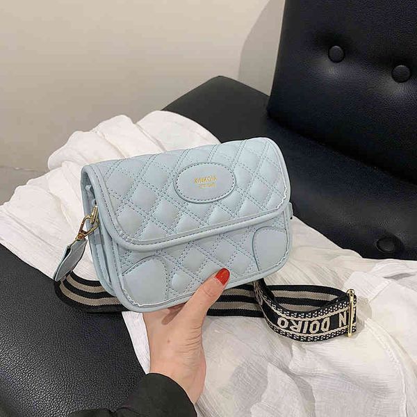 2022 latest models handbag wholesale embroidered silk ribbon contrast color small square bag single shoulder oblique cross 
2022 latest models handbag wholesale embroidered silk ribbon contrast color small square bag single shoulder oblique cross