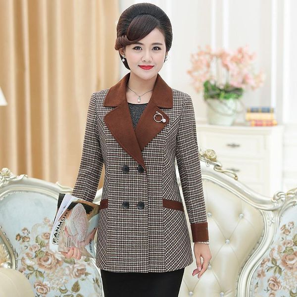 new large size ladies coat spring autumn suit collar long sleeve lattice women trench coat fashionable female clothing 10371, Tan;black
new large size ladies coat spring autumn suit collar long sleeve lattice women trench coat fashionable female clothing 10371, Tan;black