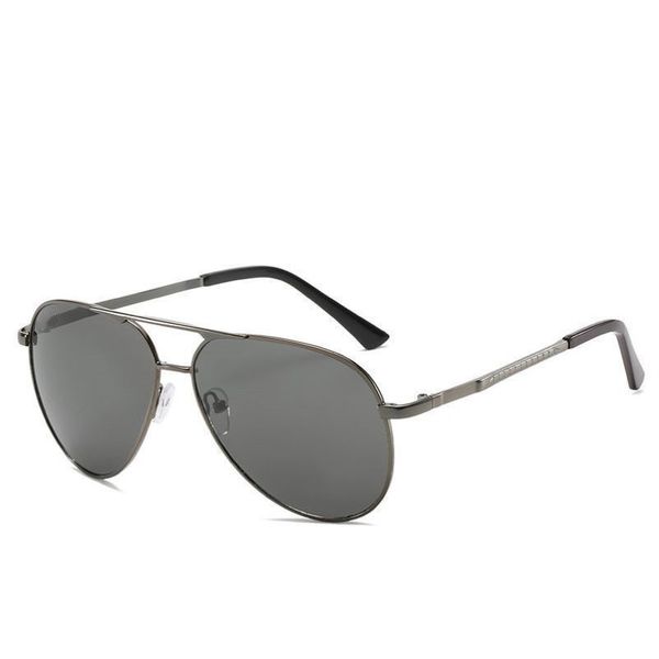elderly polarizing sunglasses, male glass lenses, blue, increase social style, both day and night, White;black
elderly polarizing sunglasses, male glass lenses, blue, increase social style, both day and night, White;black