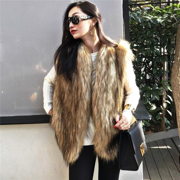 2021 new autumn winter faux fur vest women vogue imitation raccoon plush ins waistcoat natural color streetwear ladies jacket, Black
2021 new autumn winter faux fur vest women vogue imitation raccoon plush ins waistcoat natural color streetwear ladies jacket, Black