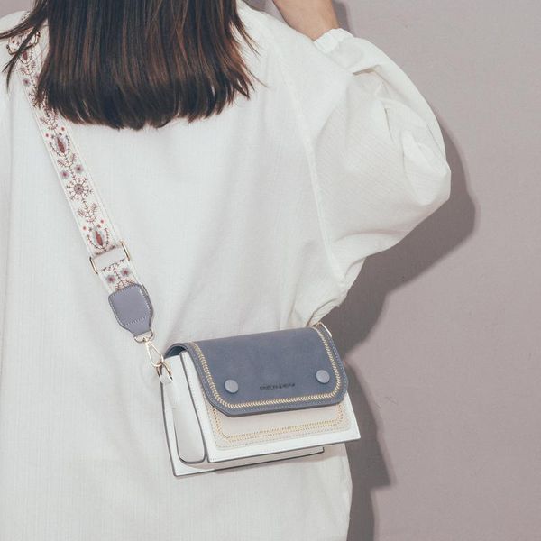 fashion trend handbags 2020 new trend wild broadband messenger bag high sense of french niche foreign style shoulder bag
fashion trend handbags 2020 new trend wild broadband messenger bag high sense of french niche foreign style shoulder bag