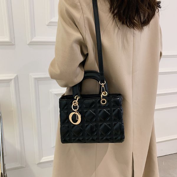 bag female super foreign style 2021 spring and summer new lingge embroidered thread portable messenger princess bag large capacity
bag female super foreign style 2021 spring and summer new lingge embroidered thread portable messenger princess bag large capacity
