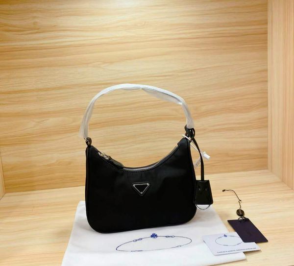 women designer's handbag shoulder bags hobos fashion small size baguettes solid color pd20093005
women designer's handbag shoulder bags hobos fashion small size baguettes solid color pd20093005