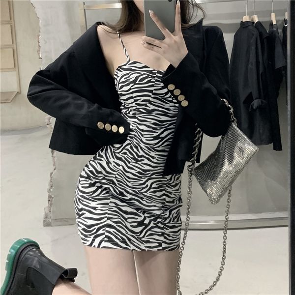 hong kong style black and white zebra striped suspender dress for women 2020 sling slingautumn new v-neck skirt with waistband a-line s, Black;gray
hong kong style black and white zebra striped suspender dress for women 2020 sling slingautumn new v-neck skirt with waistband a-line s, Black;gray