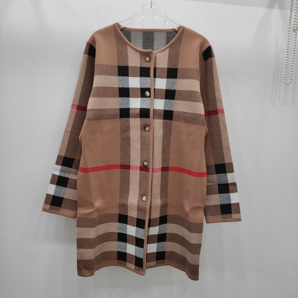1112 2020 autumn brand same style regular long sleeve crew neck khaki cardigan kint sweate women clothes qixuann, White;black
1112 2020 autumn brand same style regular long sleeve crew neck khaki cardigan kint sweate women clothes qixuann, White;black