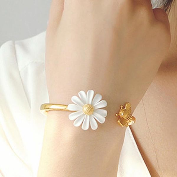 cute female daisy open bracelet classic gold color chain bracelets for women charm bridal flower wedding bracelet, Golden;silver
cute female daisy open bracelet classic gold color chain bracelets for women charm bridal flower wedding bracelet, Golden;silver